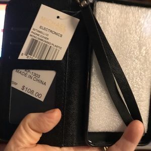 MICHAEL KORS X Iphone Case-Wristlet-Wallet.